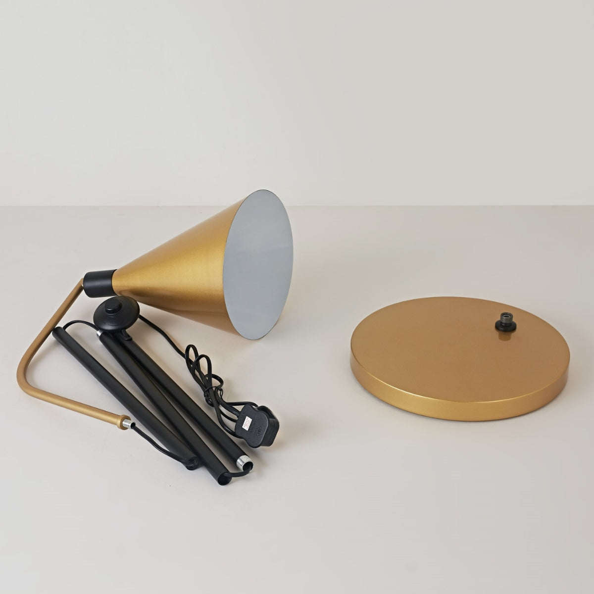 ContemporaryGold_BlackMetalFloorLamp-4