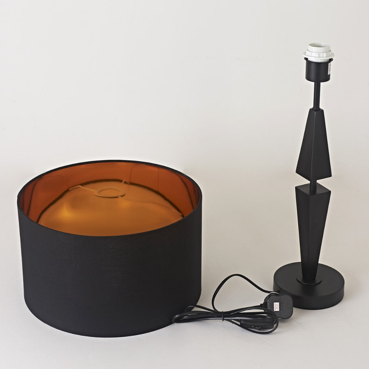 ModernAllBlackTableLamp-5
