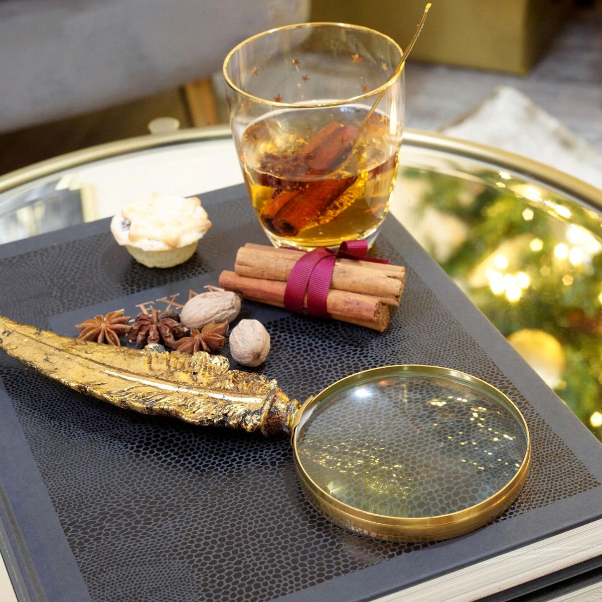 SDA011 - Handheld Gold Feather Magnifier - 2