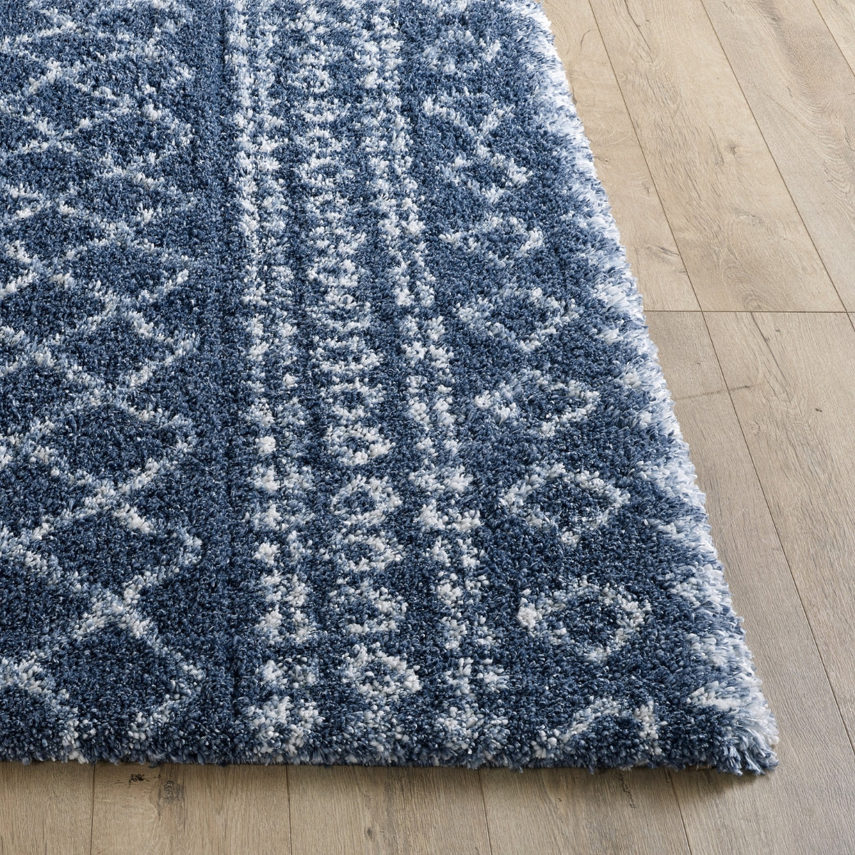 VenicePlushBlueRugwithSoftWhiteDetailing-3