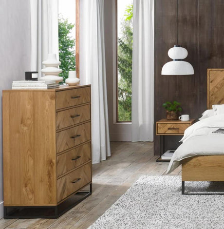 wooden chest of drawers 