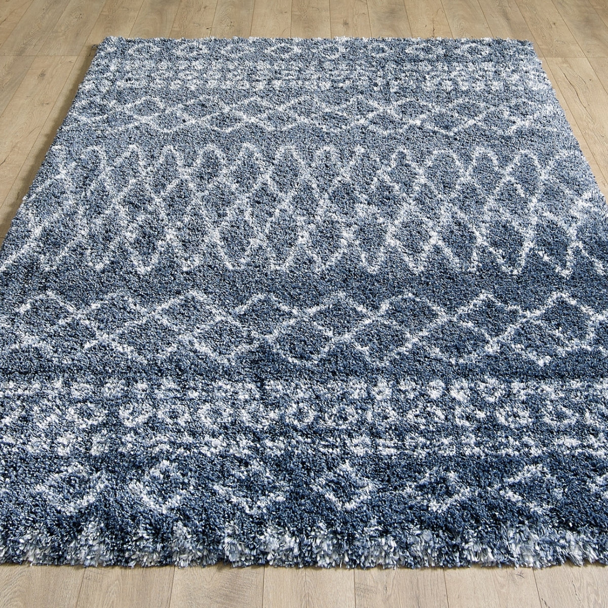 VenicePlushBlueRugwithSoftWhiteDetailing-2