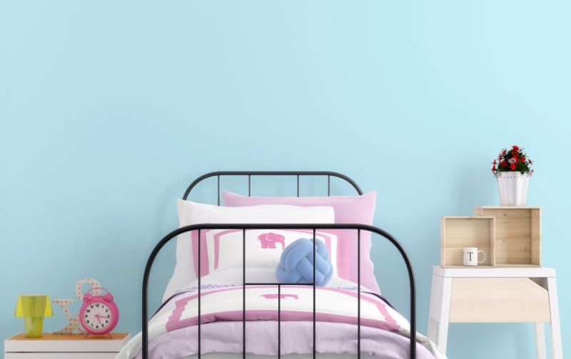 traditional kids bed in metal 